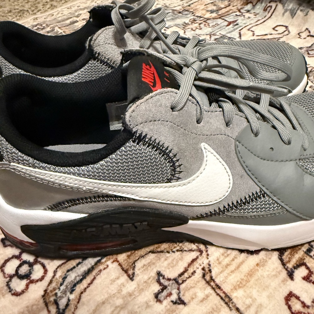 Nike Men's Gray and Black Athletic Shoes